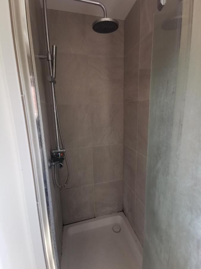 Big Private Room In Town Centre Eastleigh Εξωτερικό φωτογραφία