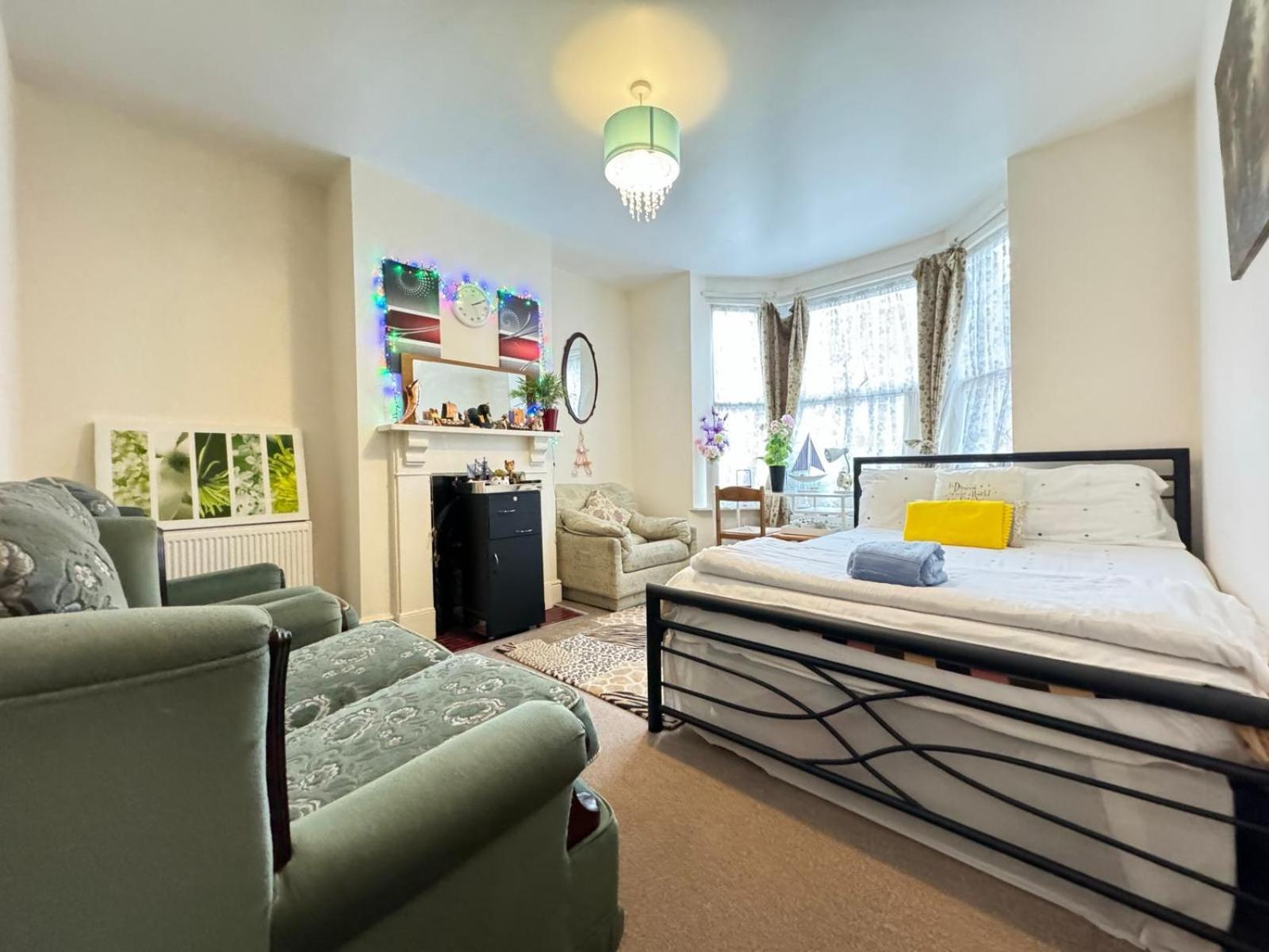 Big Private Room In Town Centre Eastleigh Εξωτερικό φωτογραφία